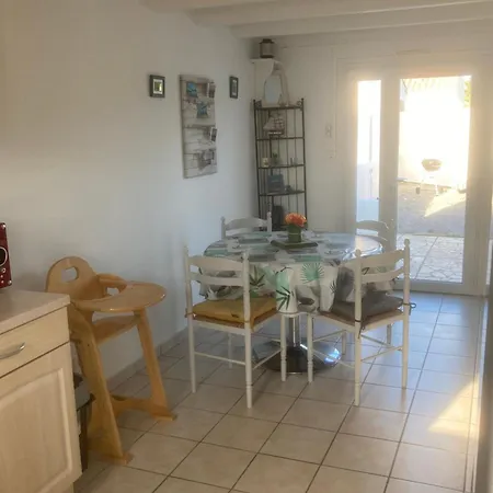 Petite Maison A Proximite Commerces Et Plage La Gueriniere Exterior photo